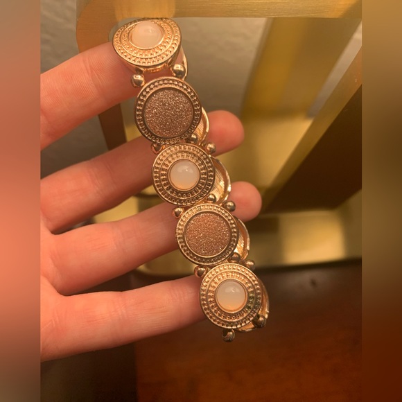 ⭐️Stretch rose gold bracelet. - Picture 2 of 8